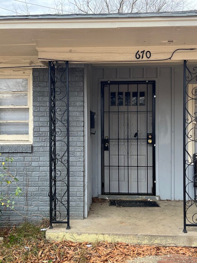 Primary Photo - 670 N Perkins Rd
