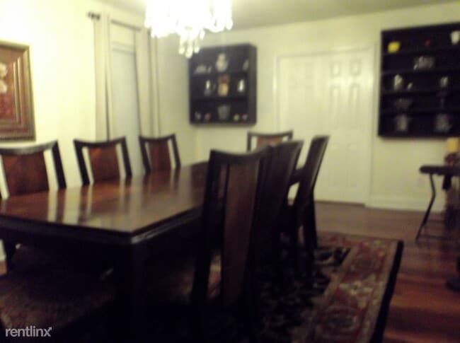 Building Photo - 4 br, 2.5 bath House - 409 Country Club Blvd