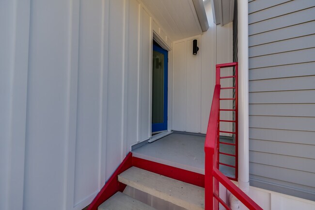Building Photo - 610 Victoria Ave
