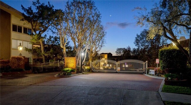Foto del edificio - 6542 Ocean Crest Dr