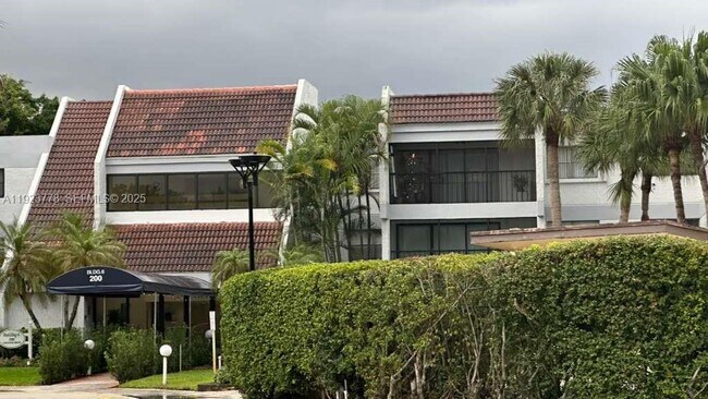 Foto del edificio - 200 Lakeview Dr