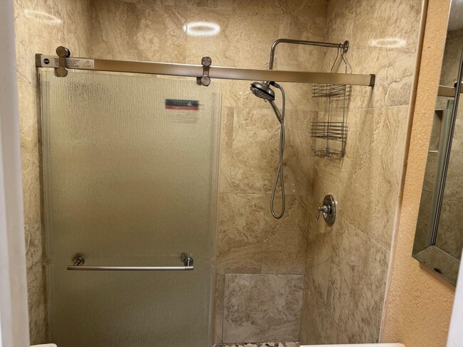 Building Photo - 816 Greenbriar Dr