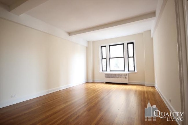 Building Photo - 225 W 106th St
