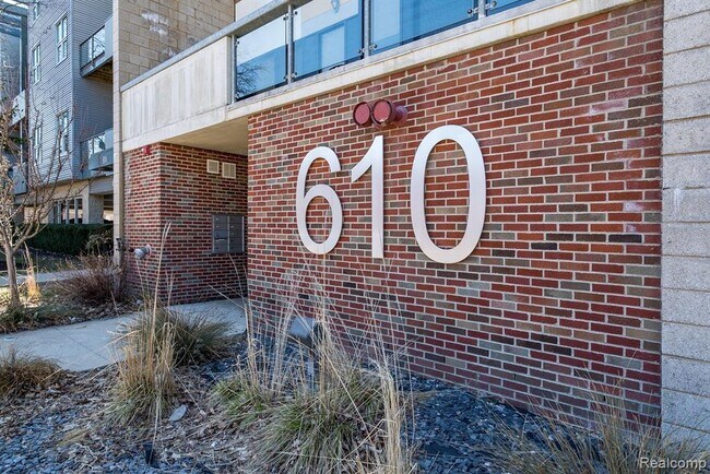 Foto del edificio - 610 S Troy St