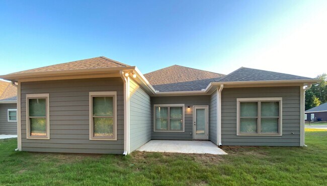 Foto del edificio - Home for Rent in Clanton, AL!!! View with 48 Hours Notice!