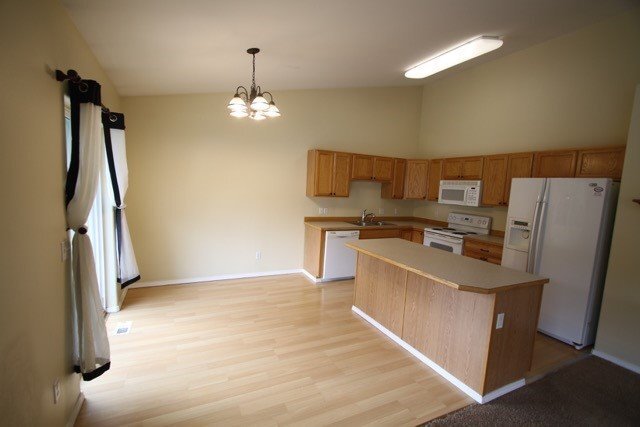 Foto del edificio - 3 Bedroom Eagle River Condo w/ Easy Highwa...