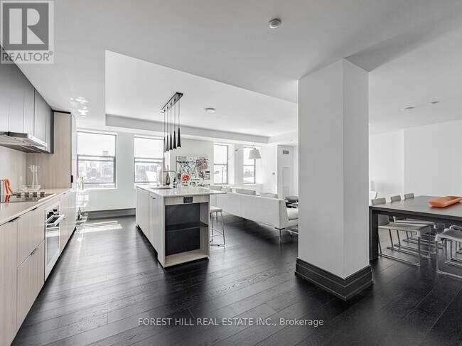 Building Photo - 2 Avenue Rd