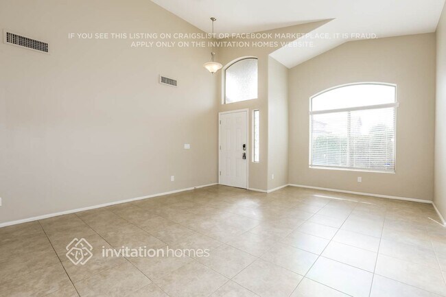 Building Photo - 1618 E Daniella Dr