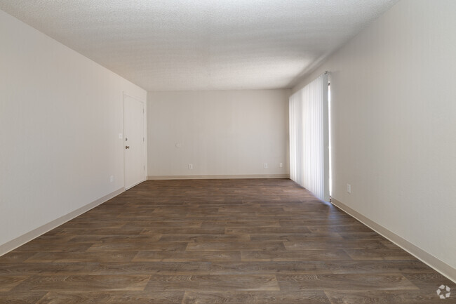 1BR, 1BA - 617SF - Living Room - Bellevue Gardens Apartments