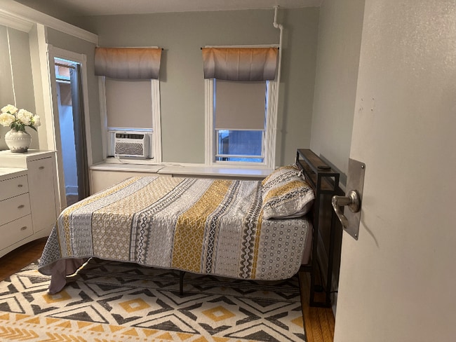 Building Photo - 416 20th Ave