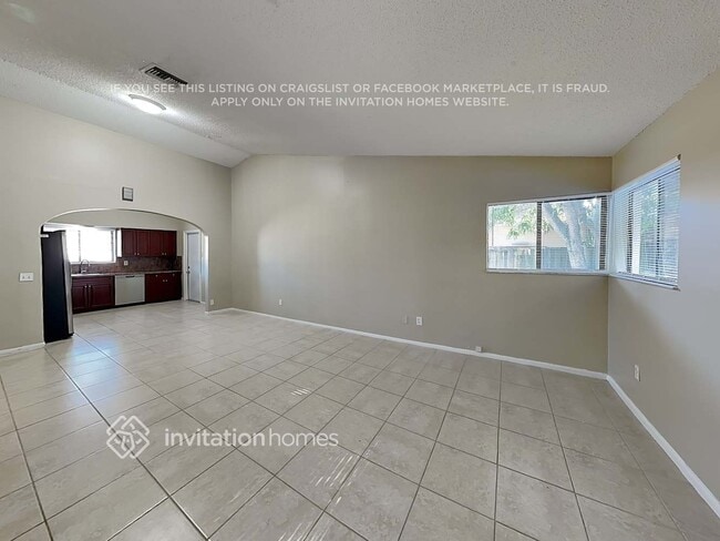 Building Photo - 9664 Carousel Cir S