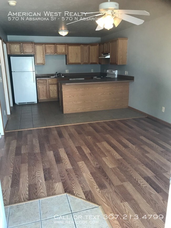 Building Photo - 2 bedroom apartment with utilities