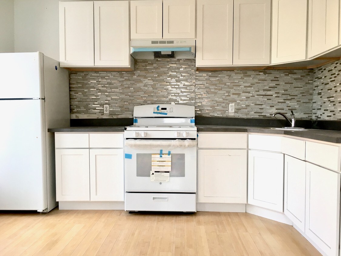 Foto principal - 1678 Nostrand Ave