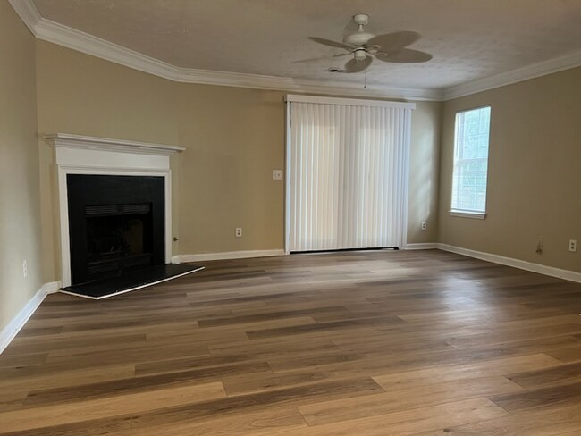 Building Photo - 3824 Meadow Green Ct