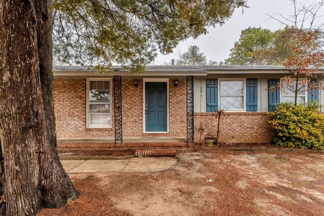 Building Photo - PRICE REDUCED!!!! - $1200 - 3 bed/1.5 bath...