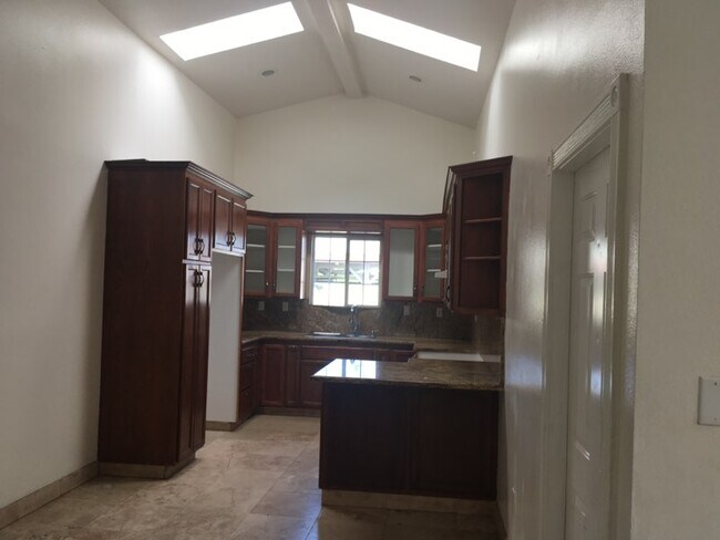 Building Photo - 1128 Fries N Ave