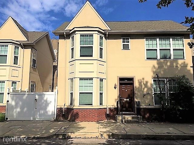 Foto principal - 706 S Juniper St