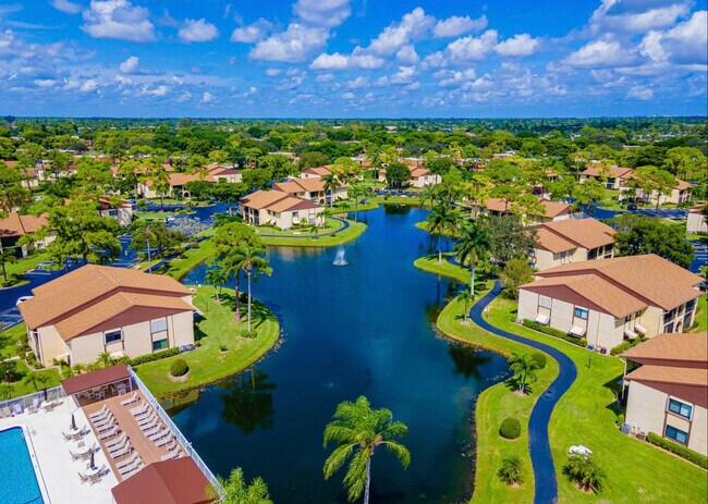 Foto del edificio - 221 Pine HOV Cir