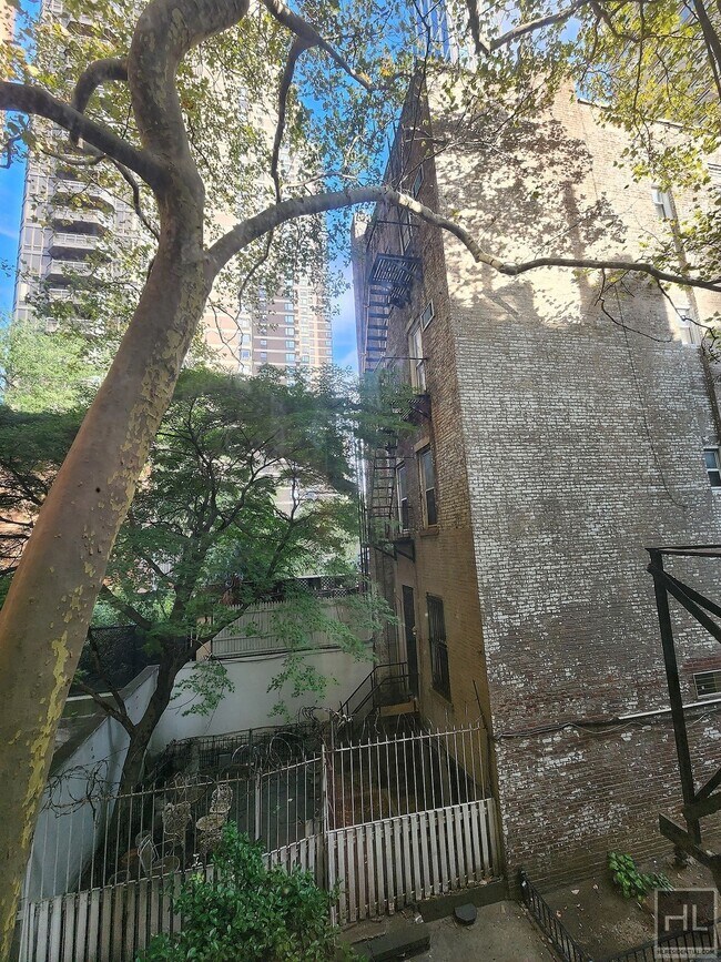Foto del edificio - E 58TH ST