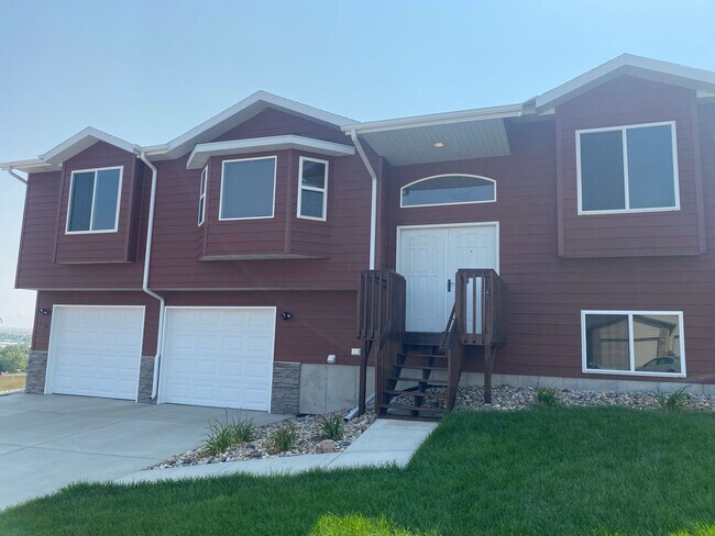 Foto del edificio - 4 BEDROOM | 3 BATH | OPEN CONCEPT | OVERSI...
