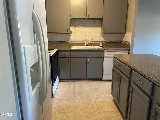 Building Photo - 788 Pinetree Cir