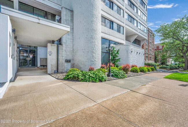 Foto del edificio - 550 Clay Ave