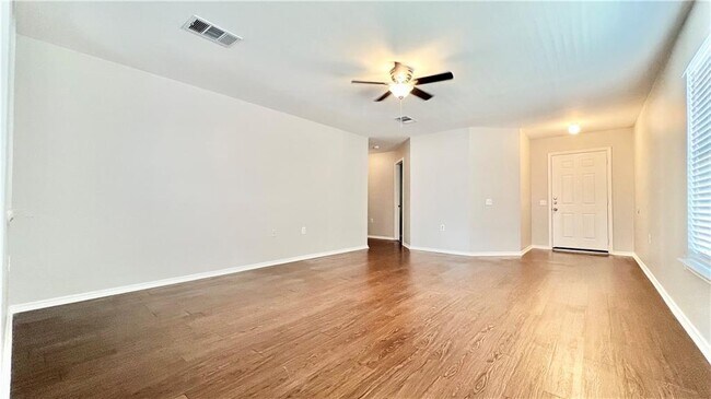 Foto del edificio - 6617 Piedras Blanco Dr