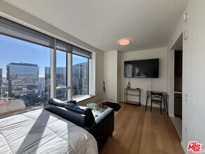 Building Photo - 889 Francisco St