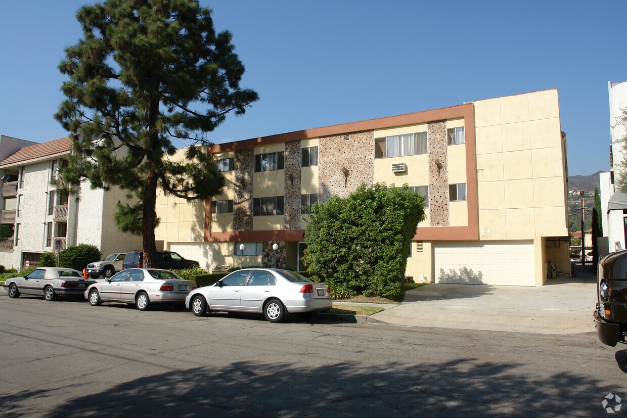 Building Photo - 405 E Fairview Ave