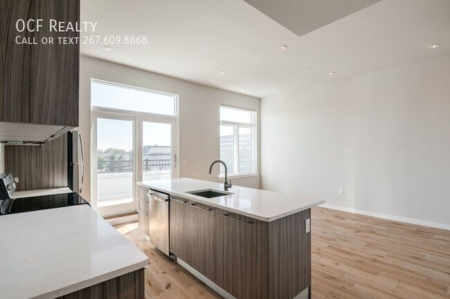 Building Photo - 412 S 13th St