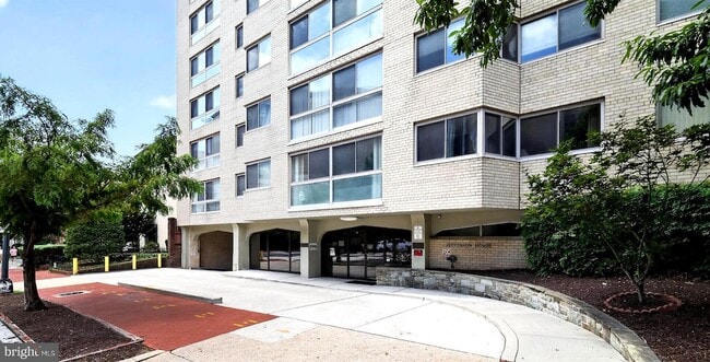 Photo - 922 24th Street NW Unit 521 Apartment