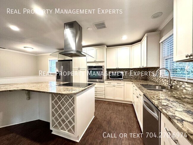 Foto del edificio - 4237 Rocky River Rd