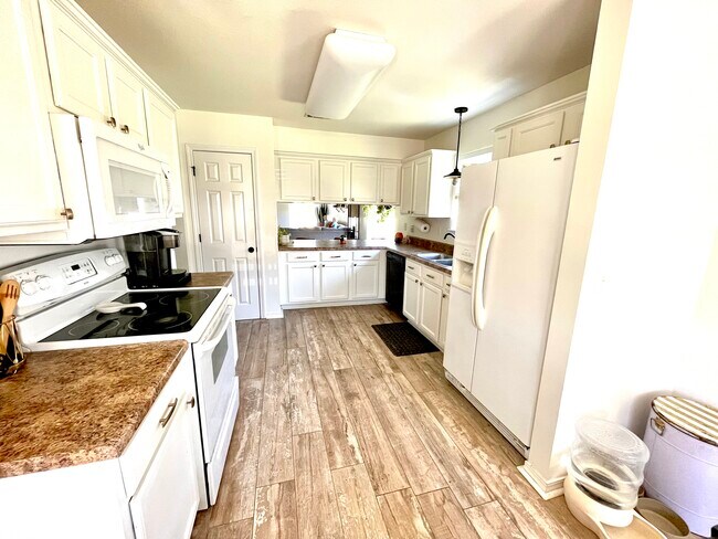 Building Photo - 5534 Sea Spray Ct