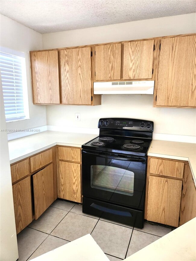 Foto del edificio - 8730 N Sherman Cir