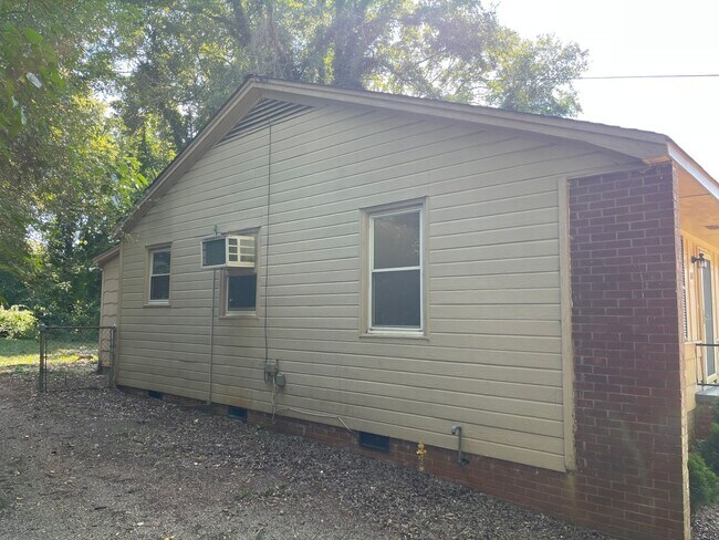 Building Photo - 107 Felter St