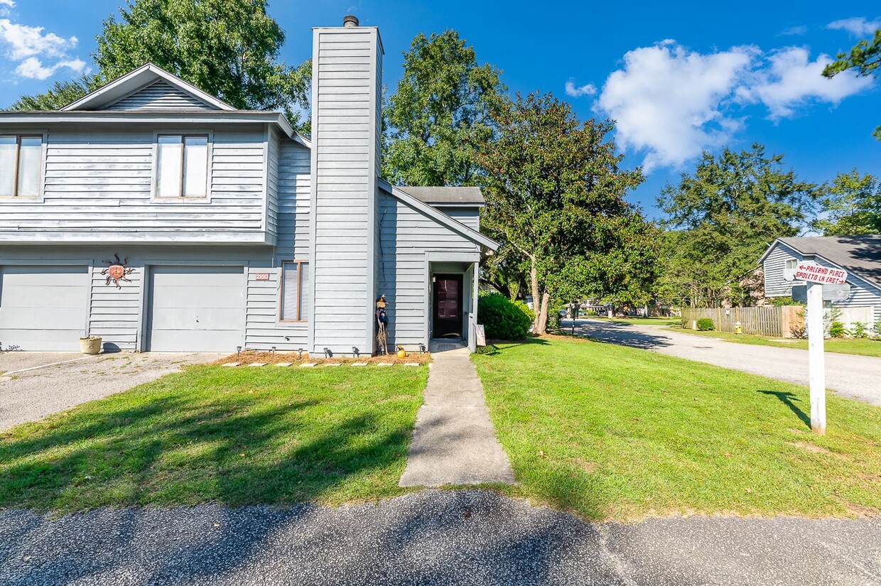 Primary Photo - Cozy 3 BD | 3 BA Home in Quiet, Family-Fri...