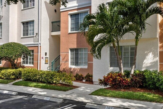 Foto del edificio - 10103 Myrtlewood Cir W