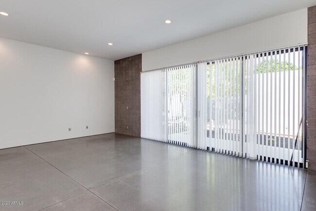 Building Photo - 1203 E Meadowbrook Ave