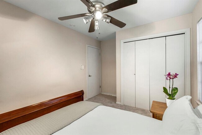 Foto del edificio - 5800 Glenhollow Path