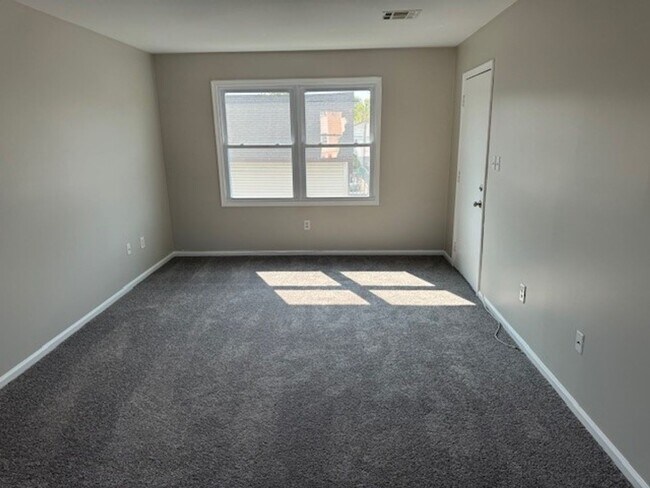 Foto del edificio - 1 Bedroom Apt Available in Hellertown PA