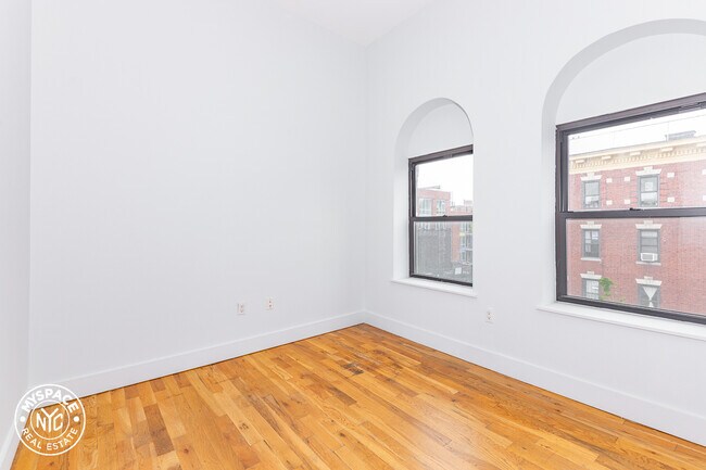 Foto del edificio - 54 Lewis Ave