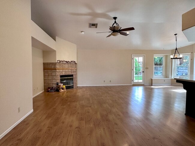 Building Photo - COLLEGE HEIGHTS HOME AVAILABLE NOW