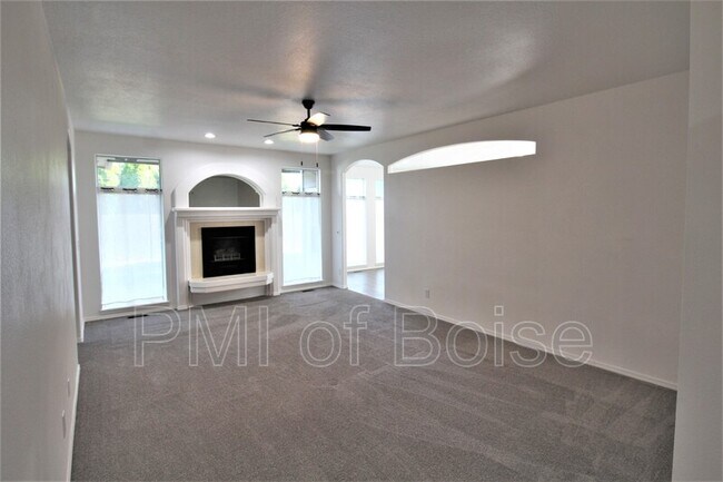 Foto del edificio - 10104 W Lupine St