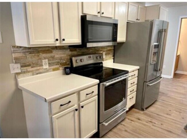 Foto del edificio - 13877 Edgewood Ave