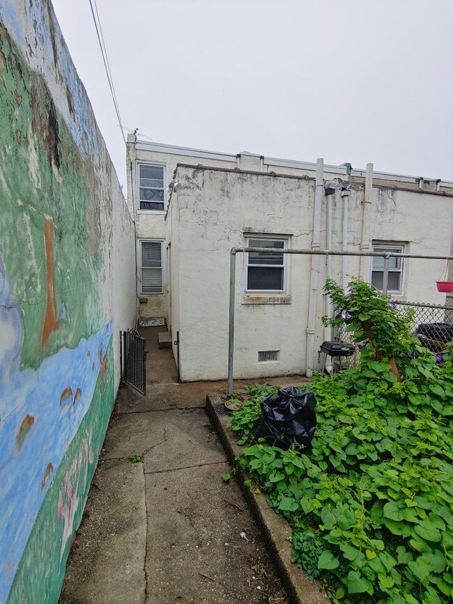 Building Photo - Port Richmond-2 bedroom home