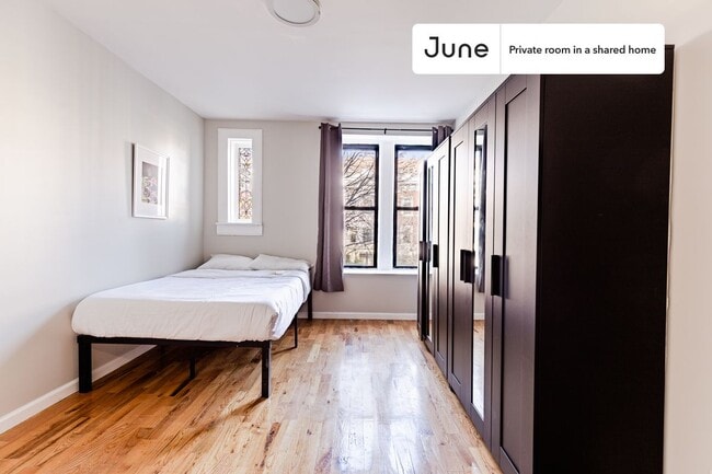 Room in Shared 4 bed/2 bath home - Room in Shared 4 bed/2 bath home