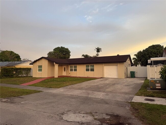 Foto del edificio - 14932 SW 65th Terrace