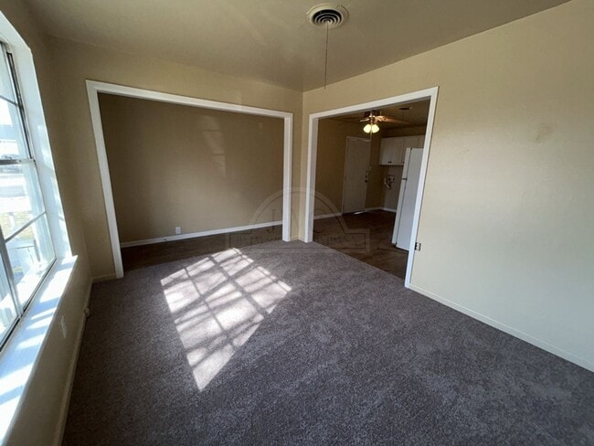 Building Photo - 127 W Stacie Rd