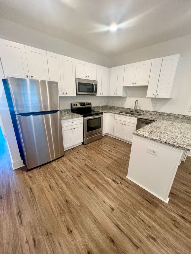 Foto principal - 1 Bed 1 Bath Condo Minutes to Downtown w/ ...