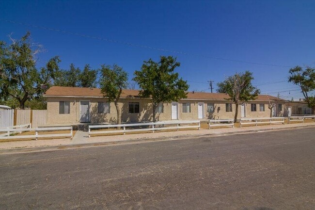 Building Photo - 2610 Desert St